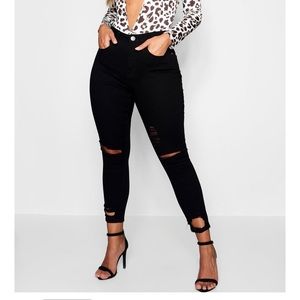 Distressed black skinny jean